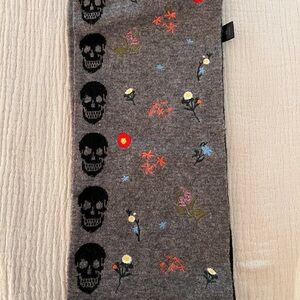 Skull Cashmere Gray Scarf with Floral Embroidery
